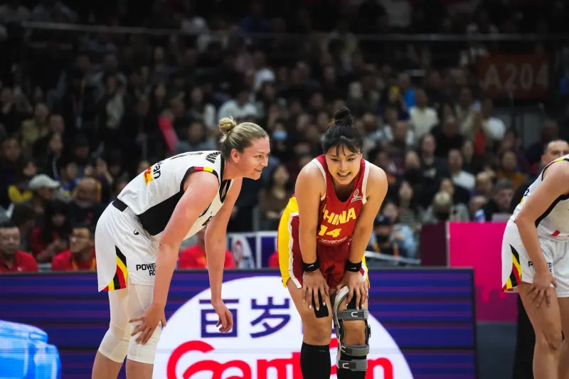 半岛体育-媒体人：中国女篮缺乏挡拆持球手，得学会把手递手打得更细
