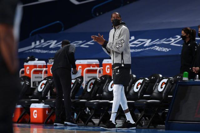 半岛体育-KD缺阵也能轰147分 哈登欧文率领篮网9人上双